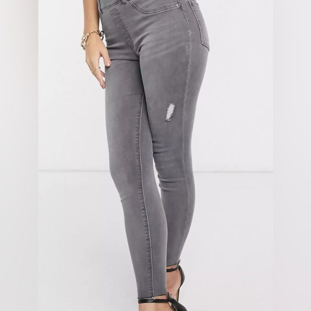 Spanx Women's Grey Skinny‎ Distressed Jeans Size Medium